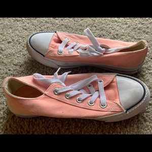 Women's pink and white Airwalk